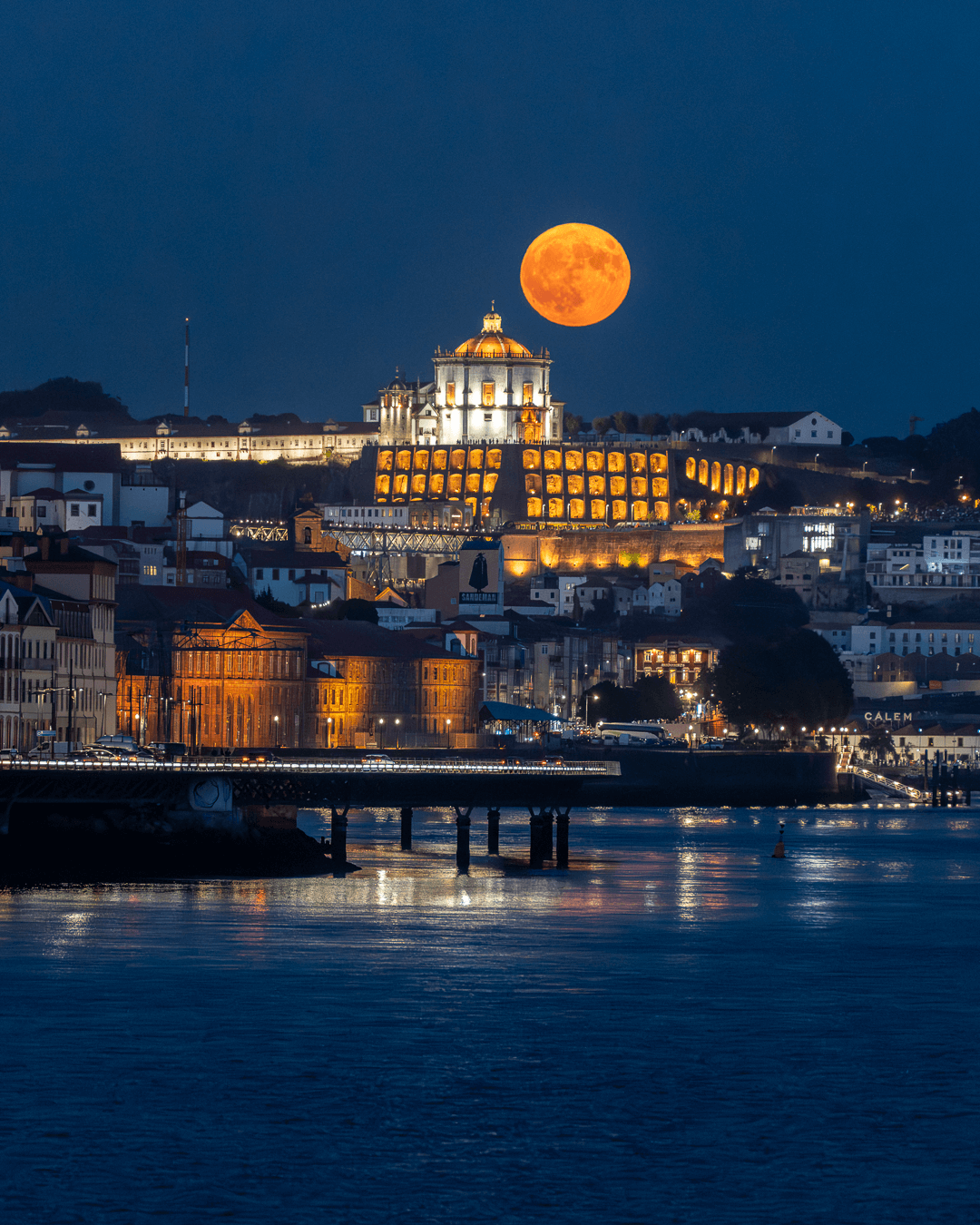 Porto moonrise over the city — best viewpoint Serra do Pilar